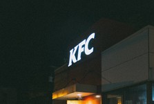 V Mladé Boleslavi se staví další pobočka KFC. Zákazníky čeká jedna novinka